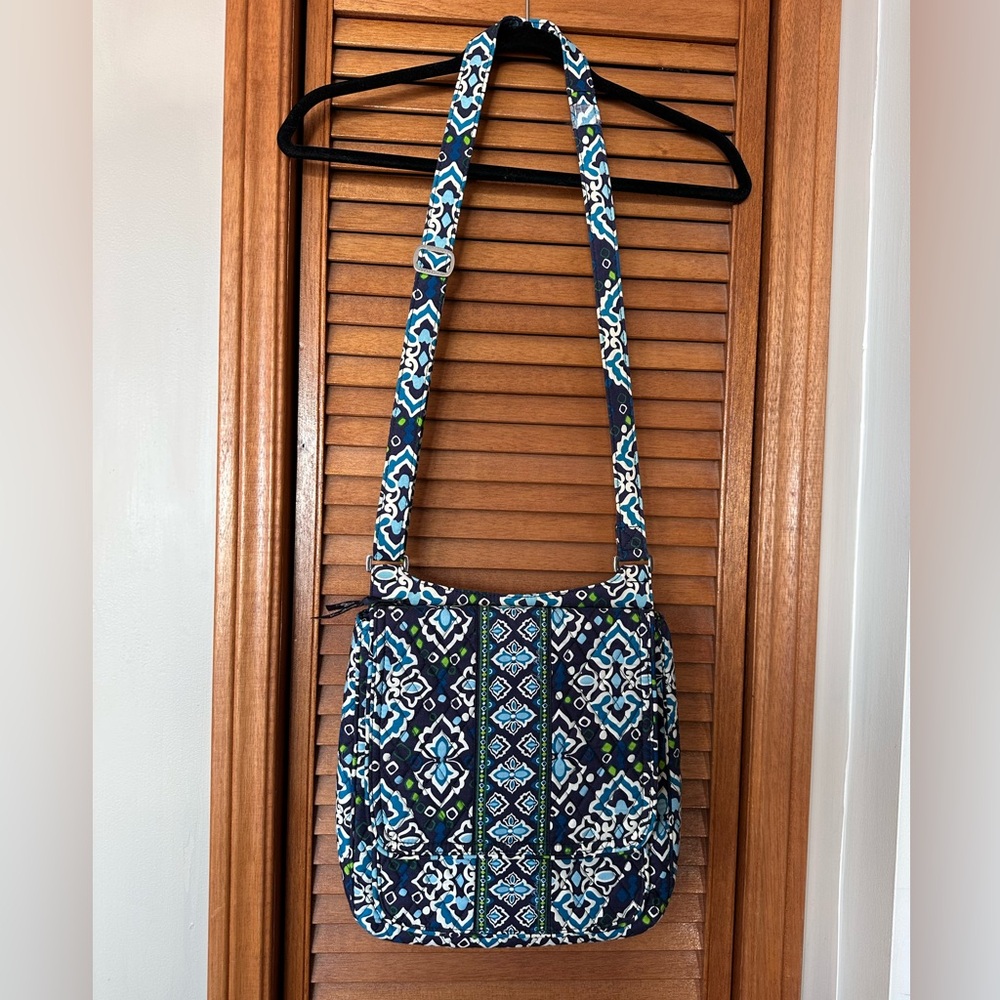 Like new Vera Bradley crossbody bag